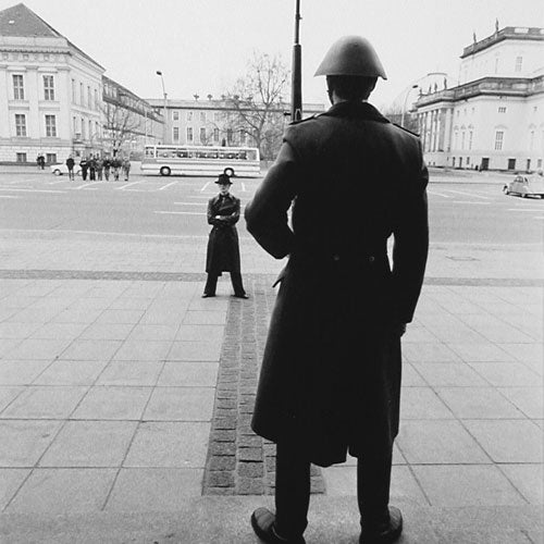 David Bowie - Behind The Curtain [Book]