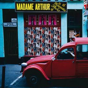 PLASTIC COCON - MADAME ARTHUR